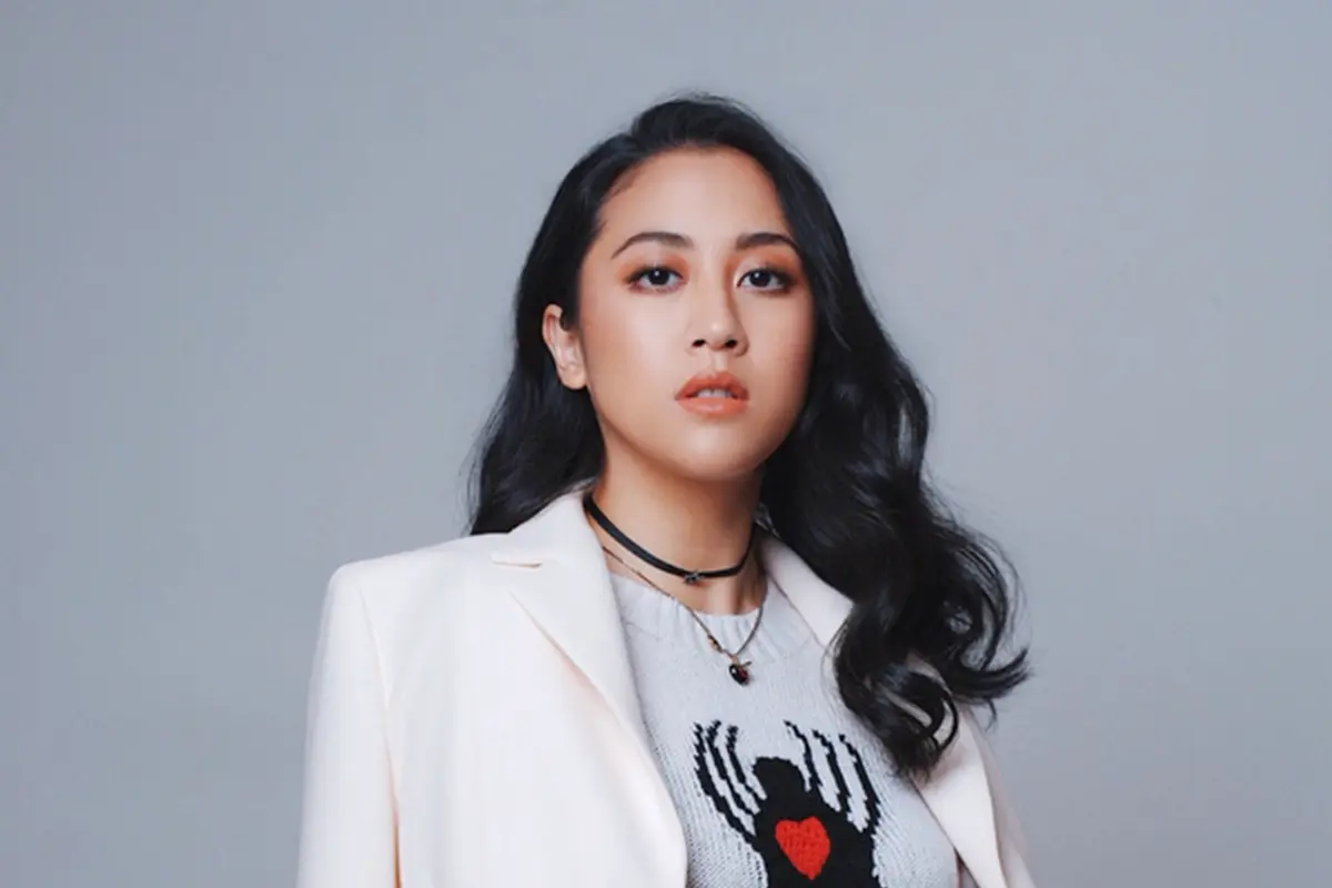FOTO: Gaya Formal Sherina Munaf dengan Setelan Jas, Tetap Tampil Modis