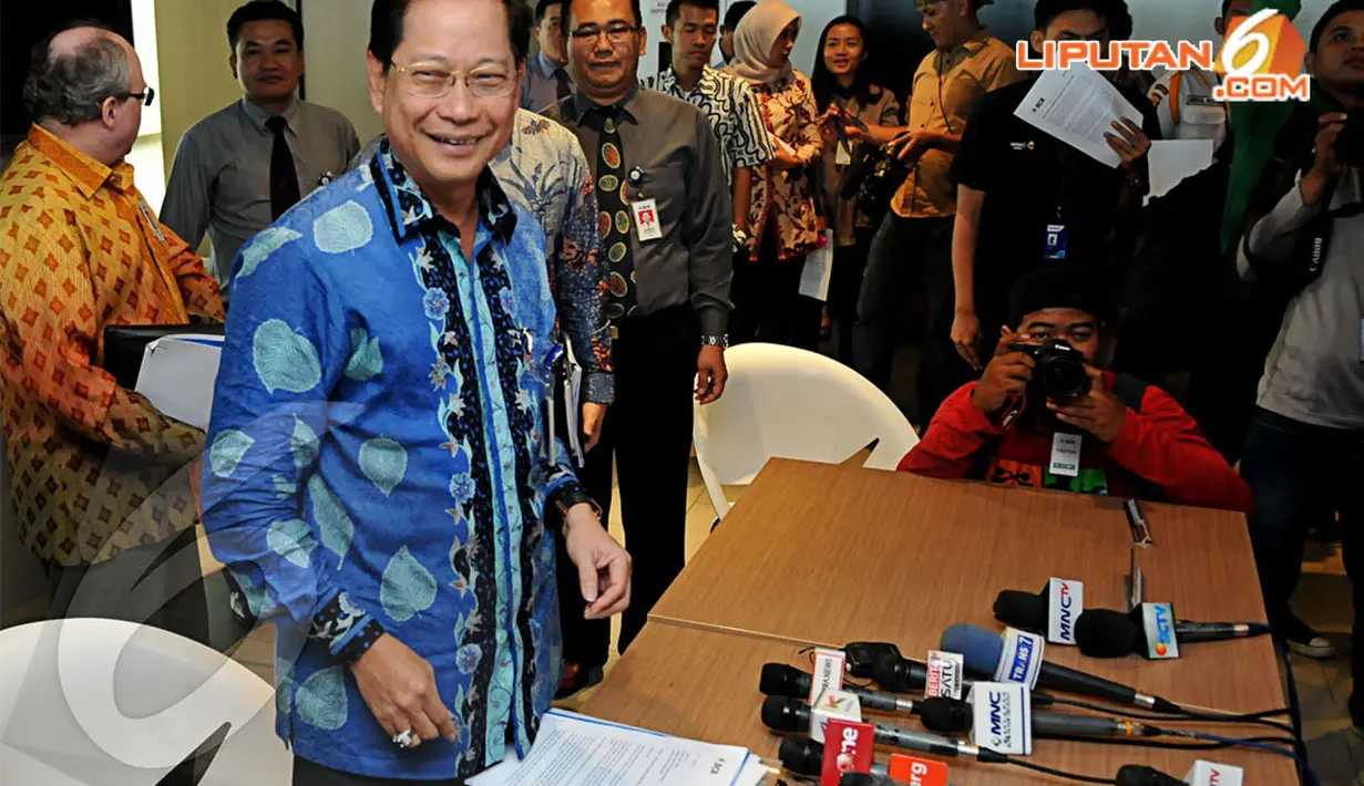 Presiden Direktur PT Bank Central Asia Tbk (BCA) Jahja Setiaatmadja memberikan keterangan pers di Menara BCA, Jakarta, Selasa (22/4/2014) (Liputan6.com/Johan Tallo).