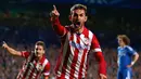 Selebrasi penyerang Atletico Madrid, Adrian Lopez, usai menghempaskan Chelsea di Stamford Bridge, London, (1/5/2014). (REUTERS/Eddie Keogh)