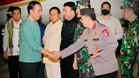 Presiden Jokowi saat tiba di Bandar Udara Sentani, Kabupaten Jayapura, Provinsi Papua. (Biro Pers Sekretariat Presiden/Laily Rachev)