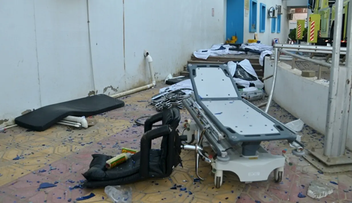 Kerusakan tampak terlihat pasca kebakaran yang terjadi di RS Umum Jazan, Arab Saudi, Kamis (24/12). 25 orang tewas dan 107 luka-luka akibat kebakaran yang terjadi di ICU dan kamar bersalin di rumah sakit itu. (REUTERS/Saudi Press Agency)