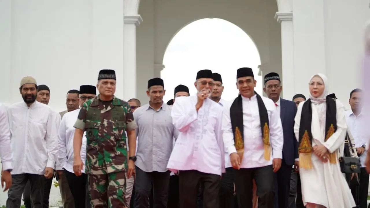 Sekjen Gerindra Ahmad Muzani menghadiri acara Maulid Raya di kompleks Wali Nanggroe, Aceh.
