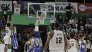 Pebasket Pelita Jaya, Bradford, memasukkan bola saat melawan Satria Muda pada game kedua final IBL 2018 di Gor Soemantri Brojonegoro, Jakarta, Sabtu (21/4/2018). Pelita Jaya menang 94-78 atas Satria Muda. (Bola.com/M Iqbal Ichsan)