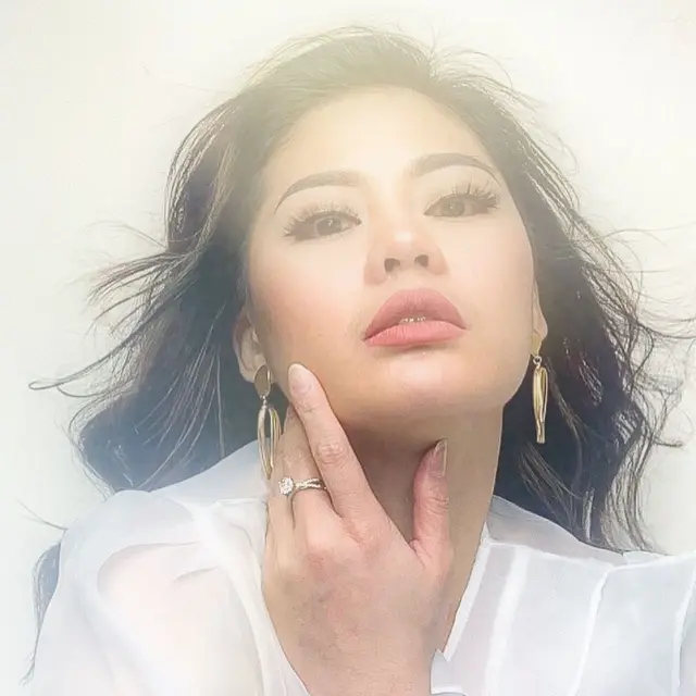 Pesona Vanila 7icons Dalam Virtual Photoshoot. (Sumber: Instagram/fotoin.mich)