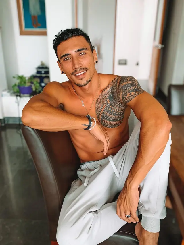 7 Potret Vincent Verhaag, Host MTMA yang Diduga Kekasih Baru Jessica Iskandar