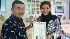 Setelah puluhan tahun tidak memiliki ijasah setingkat SMA, akhirnya Menteri Susi Pudjiastuti berhasil mendapatkanya dan statusnya yang hanya lulusan SMP sudah tidak berlaku lagi.