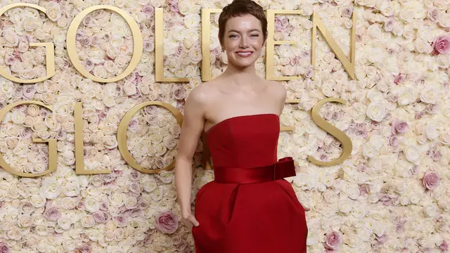 Gaya Rambut Pixie Emma Stone di Golden Globes 2025, Picu Spekulasi Botaki Rambut untuk Film Baru