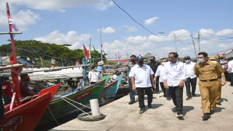 Jokowi Instruksikan Kementerian BUMN Bangun SPBU Khusus Nelayan