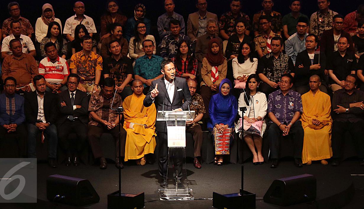 Cagub DKI, Agus Yudhoyono menyampaikan pidato politik di Ballroom Djakarta Theater, Jakarta, Minggu (30/10). Agus menjanjikan perubahan Ibu Kota Jakarta bila terpilih menjadi gubernur. (Liputan6.com/Gempur M Surya)