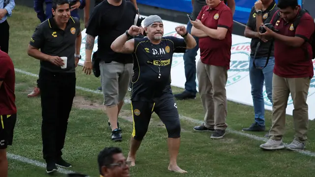 Gaya Diego Maradona Saat Latih Klub Divisi 2 Meksiko