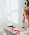 Tanpa disadari, tekanan untuk memenuhi kebutuhan orang lain dapat membuat kondisi finansial dan emosional ikut terkuras. (Foto/Dok: Pexels)