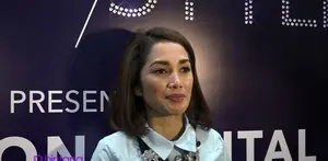 Membuka usaha busana baru melalui bisnis online, Ussy Sulistiawaty menjual baju-baju yang simple dan buat hari-hari. Berdagang di dunia busana, Ussy lebih memilih harga menengah-kebawah. 