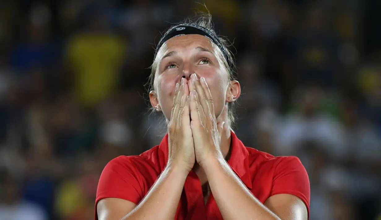 Atlet tenis Belgia, Kirsten Flipkens merayakan keberhasilannya mengalahkan atlet tenis AS, Venus Williams pada cabang tunggal putri di Olimpiade Rio 2016, 9 Agustus 2016. (AFP PHOTO/ Luis Acosta)