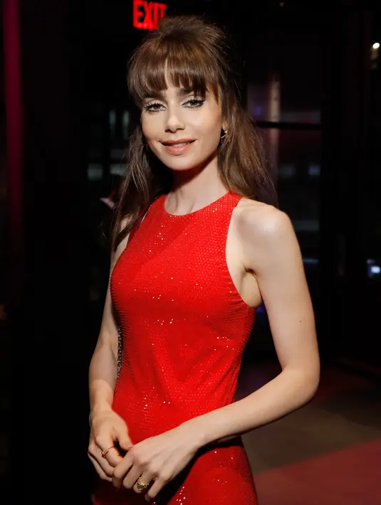 <p>Lily Collins berpose saat menghadiri Time100 Next di New York City, Amerika Serikat, 25 Oktober 2022. Penyanyi berusia 33 tahun itu tampak menyukai sorotan saat berpose untuk pemotretan selama di karpet merah. (JP Yim/Getty Images for TIME/AFP)</p>