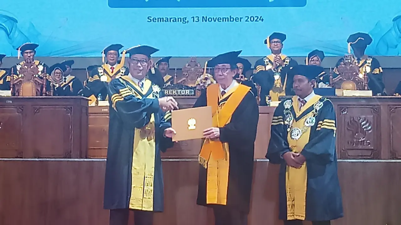 Dorong Inovasi Industri Herbal di Jawa Tengah, Irwan Hidayat Terima Gelar Doktor dari UNNES
