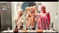Tiga Personel Manis Manja Group reuni bukber Ramadhan 2023 (foto: Instagram inesinthya)