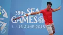 Petenis Indonesia, David Susanto saat tampil melawan petenis Thailand, Sornbutnark di final tunggal putra SEA Games ke-28 di Kallang Tenis Centre, Singapura, MInggu (14/6/2015). David kalah 6-4, 3-6, 3-6. (Liputan6.com/Helmi Fithriansyah)