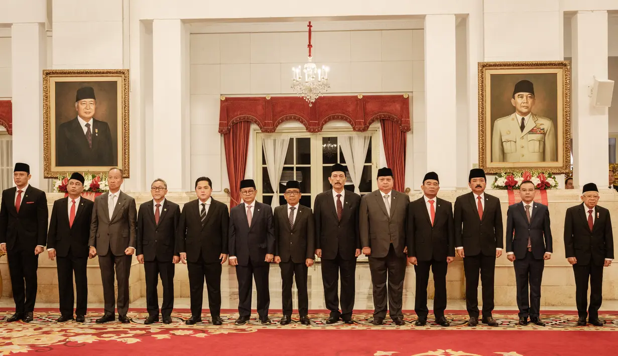Sebelumnya diberitakan, Koordinator Staf Khusus Presiden Ari Dwipayana menyebut reshuffle kabinet kali ini untuk mendukung transisi dari pemerintahan Jokowi-Ma'ruf Amin ke pemerintahan Prabowo Subianto. (Yasuyoshi CHIBA / AFP)