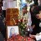 Pemakaman ibunda Maxime Bouttier (Sumber:Kapanlagi.com)