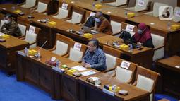 Menristek/Kepala BRIN, Bambang Brodjonegoro memberi paparan dalam rapat kerja dengan Komisi VII DPR di Kompleks Parlemen, Jakarta, Selasa (30/3/2021). Rapat kerja tersebut membahas tentang progres kelembagaan BRIN sesuai amanat UU nomor 11 Tahun 2019 tentang Sisnas Iptek. (Liputan6.com/Angga Yuniar)