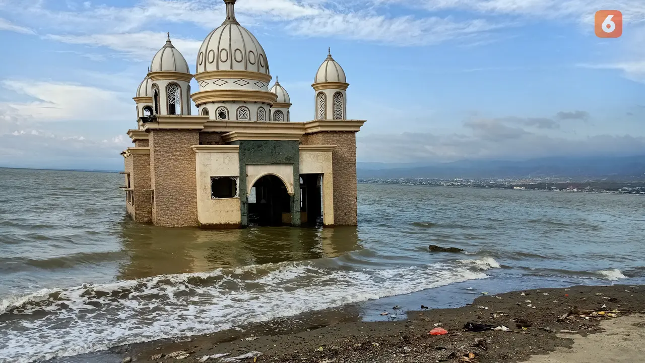 Wajah Pantai Talise Setahun Usai Dihantam Gempa dan Tsunami Palu
