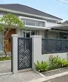 Model Pagar Rumah Kombinasi Besi dan Tembok untuk Keamanan/AI Generated