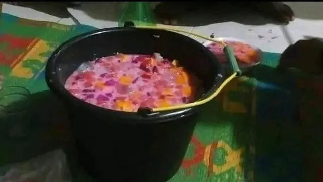 6 Wadah Minuman ala Kuli Bangunan Ini Nyeleneh, Bikin Tepuk Jidat