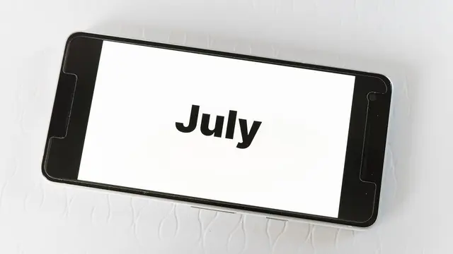 Ilustrasi bulan Juli