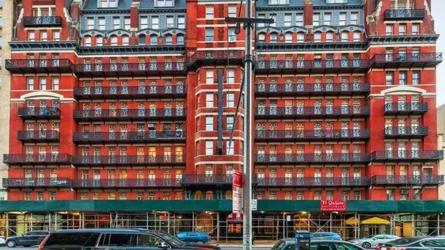 Hotel Chelsea yang telah direnovasi beberapa tahun lalu.