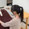 Ilustrasi unboxing paket. (c) leungchopan/Depositphotos