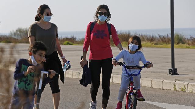 Aktivitas Warga Lebanon di Tengah Laporan Kasus Varian Baru COVID-19 dari Inggris