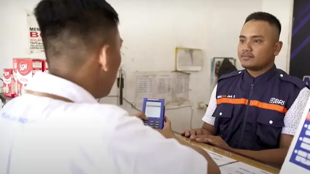 Jadi ‘Jembatan’ Transaksi Perbankan bagi Masyarakat, Intip Cerita Fahrudin  ‘AgenBRILink’ di Muara Gembong Bekasi