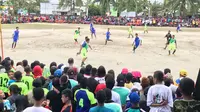 Suasana salah satu pertandingan sepak bola Gala Desa di kepulauan Aru (istimewa)