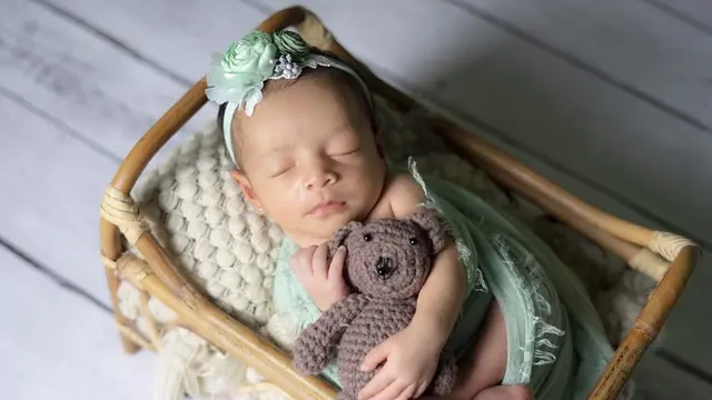 6 Potret Gemas Baby Qhaira, Putri Meidian Maladi 'Suara Hati Istri'