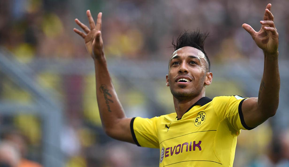 4.  Pierre-Emerick Aubameyang - Bomber asal Gabon ini bergabung pada 2013 dengan harga 9 juta poundsterling. Dirinya tampil memukau menggantikan Lewandowksi dengan mencetak gol 68 kali dari 119 penampilan bersama Dortmund. (AFP/Patrik Stollarz)