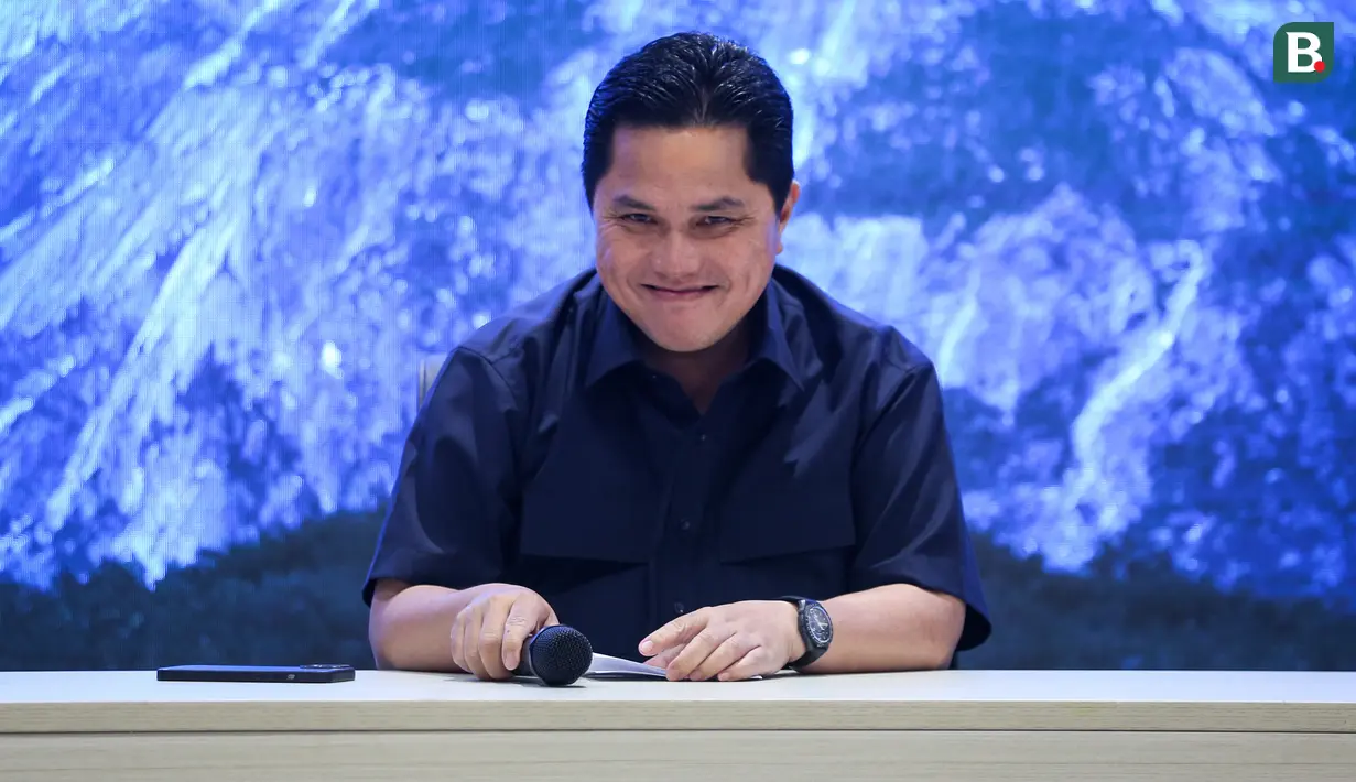 <p>Ketua Umum PSSI, Erick Thohir pada konferensi pers Keputusan Bersama Sarasehan Sepak Bola Indonesia yang berlangsung di GBK Arena, Jakarta, Minggu (05/03/2023). (Bola.com/Bagaskara Lazuardi)</p>