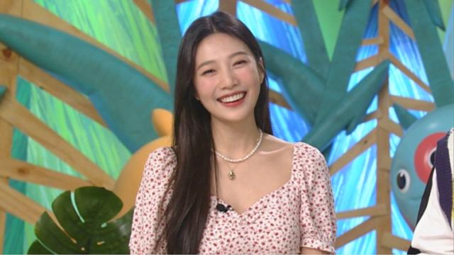 Joy saat jadi MC di salah satu episode program TV Animal Farm di stasiun SBS Korea.