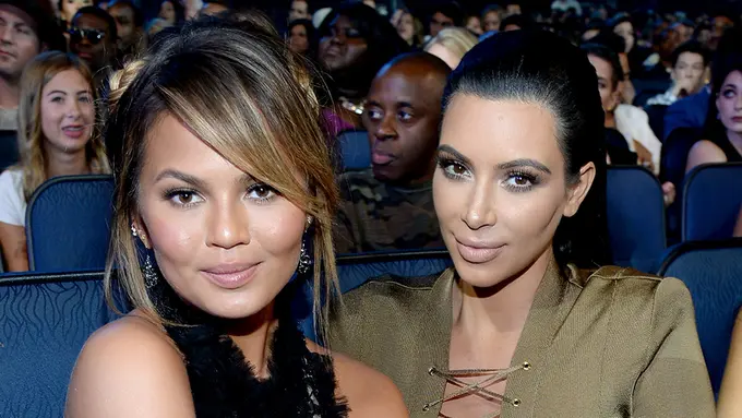 Chrissy Teigen dan Kim Kardashian