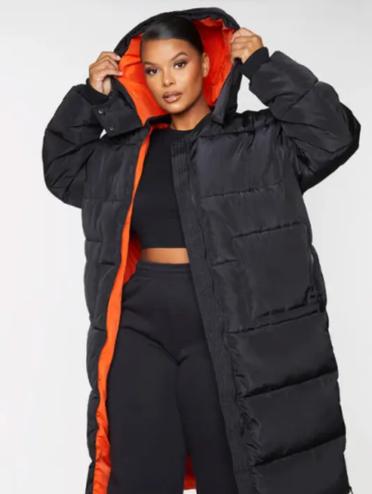 Jaket maxi puffer dengan hoodie akan membuat seluruh tubuhmu terasa hangat. Dengan kantong besar dan tudung yang bisa dilepas, jaket ini bisa kamu gunakan untuk aktivitas sehari-hari, saat udara terlalu dingin. Foto: Pinterest.