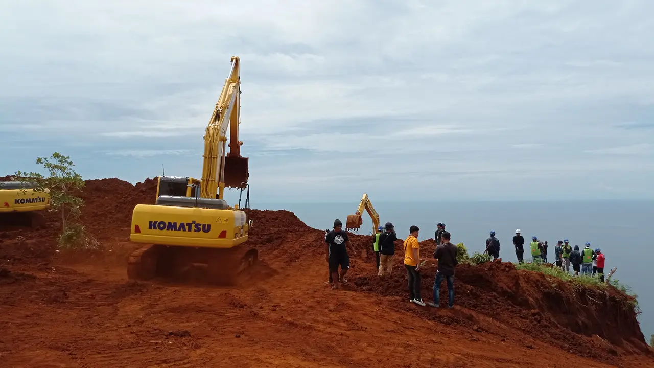 Pihak kuasa hukum tambang di Kolaka Utara meminta perlindungan hukum ke Polres setelah karyawan masuk dan mengamankan lokasi tambang.(Liputan6.com/Ahmad Akbar Fua)