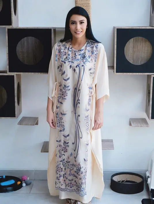 “Kalau parno dari kemaren juga pasti parno. Gua aja kemaren setelah tiga bulan baru ketemu nyokap lebaran. Karena nyokap juga ada diabetes, sementara gua masih banyak kegiatan, jadi nggak berani kalau sering-sering ketemu,” ujar Tyas. (Instagram/tyasmirasih)