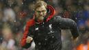 Pelatih Liverpool, Juegen Klopp, merayakan gol yang dicetak Joe Allen ke gawang Arsenal pada laga Liga Premier Inggris di Stadion Anfield, Inggris, Rabu (13/1/2016). Kedua tim bermain imbang. (Reuters/Carl Recine)
