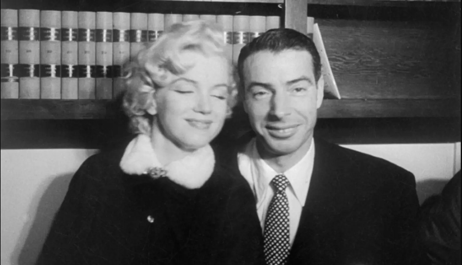 Marilyn Monroe bersama salah satu suaminya, Joe DiMaggio (E!) 