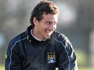 Manchester City's Elano during a training session at their Carrington training ground, on December 2, 2008, on the eve their UEFA Cup group A match at the City of Manchester stadium against Paris Saint-Germain. AFP PHOTO/ANDREW YATES