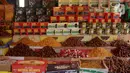 Sejumlah kurma yang dijual di kawasan Tanah Abang, Selasa
(13/4/2021). Kurma merupakan salah satu makanan pilihan ummat muslim pada bulan Ramadhan untuk berbuka puasa. (Liputan6.com/Faizal Fanani)