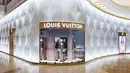 Intip tampilan terkini salah satu butik Louis Vuitton di Jakarta yang memikat mata. Berlokasi di Pacific Place, butik yang telat melalui proses renovasi kurang lebih enam bulan telah dibuka kembali. [ Foto: dok Louis Vuitton Indonesia]