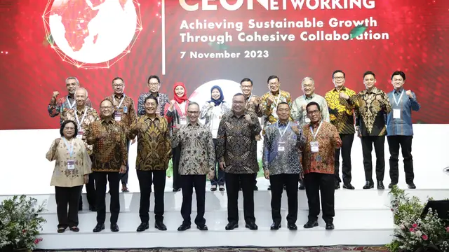 Ketua Dewan Komisioner OJK Mahendra Siregar