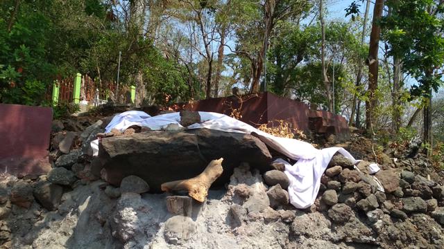 Cerita Batu Penolak Bala di Komplek Makam Sunan Gunung Jati Cirebon