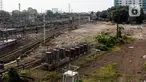 Suasana Stasiun Tanah Abang, Jakarta, Kamis (4/5/2023). Pengembangan Stasiun Tanah Abang resmi dimulai sejak 30 April 2023. (Liputan6.com/Johan Tallo)
