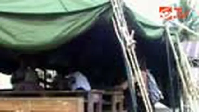 Siswa di Singkil Belajar di Tenda Darurat